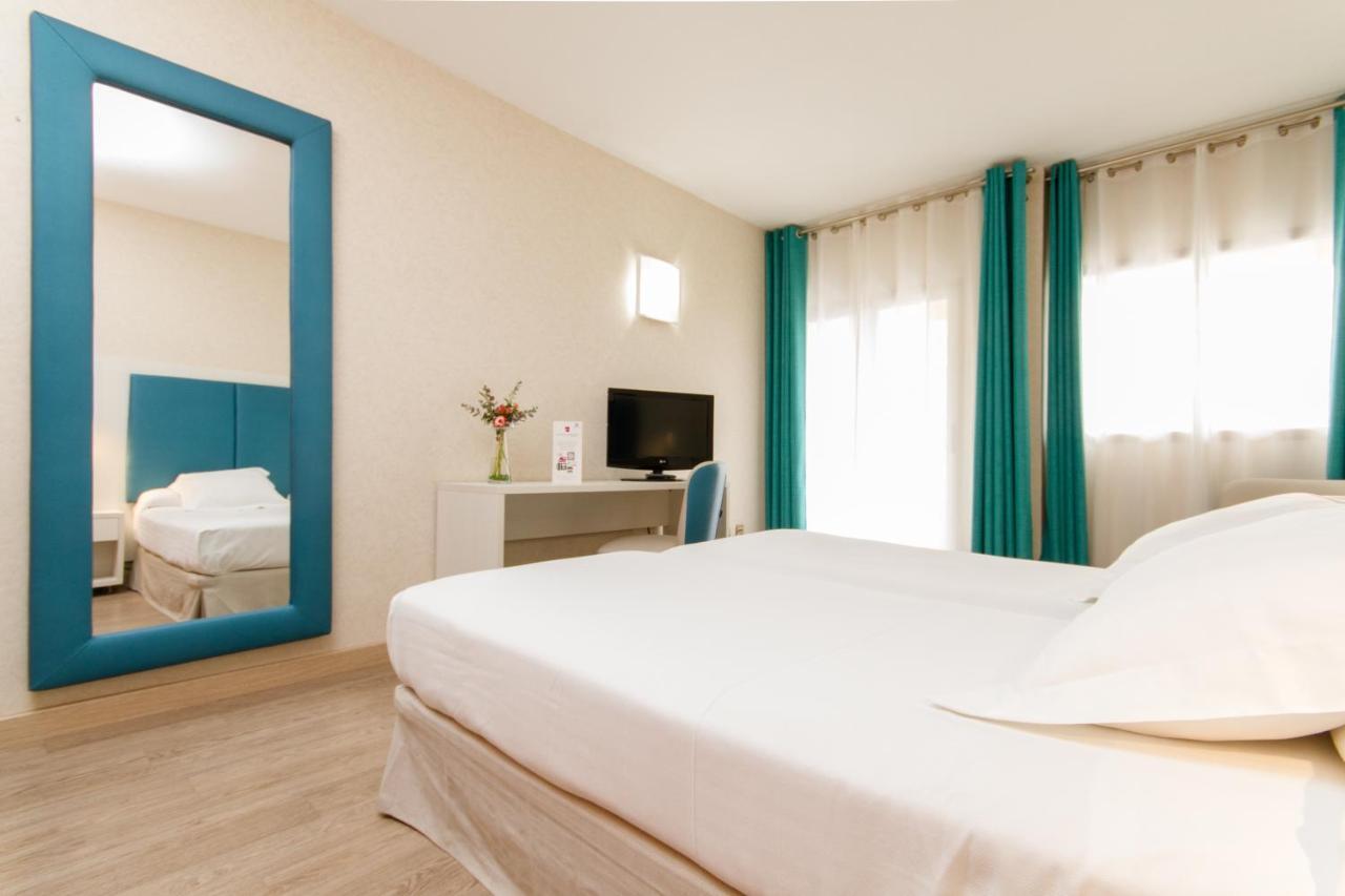 Superior Twin Room + Extra bed (3 Adults),1272910492:JPEG